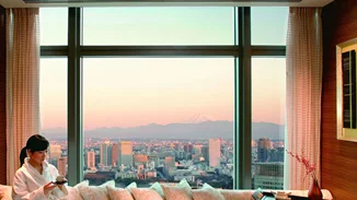 Θα αντάλλαζες τις διακοπές σου στο νησί για μια διαμονή σε αυτό το ξενοδοχείο;