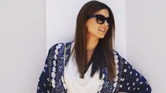 Σταματίνα Τσιμτσιλή: Ποζάρει μαυρισμένη και χωρίς ίχνος μακιγιάζ