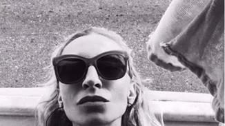 Ρούλα Ρέβη: Ποζάρει γυμνή στο Instagram