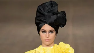 Kaia Gerber: Οι εμφανίσεις στο πολυσυζητημένο ντεμπούτο της στα catwalks