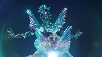 Bjork | Το βίντεο για το οποίο μιλούν ΟΛΟΙ και τα μυστικά πίσω από το... φόρεμά της