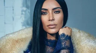 Kim Kardashian: Φωτογραφίζεται και μιλάει τη μητρότητα και τα social media