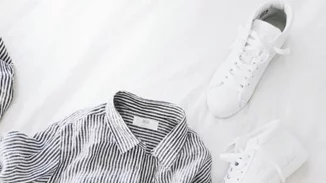 10 κομψές αγορές για τη βαλίτσα του Σαββατοκύριακου