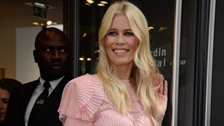 Η Claudia Schiffer γιόρτασε τα 50α γενέθλιά της με μία εντυπωσιακή Balmain δημιουργία