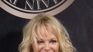 Pamela Anderson | Στη Ρωσία για να στηρίξει τον αγαπημένο της!