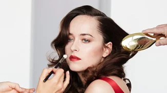 Δες την Irina Shayk και την Dakota Johnson στη νέα καμπάνια Intimissimi