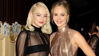 Η πιο αμήχανη στιγμή σίγουρα ανήκει στην Emma Stone και στην Jennifer Lawrence!
