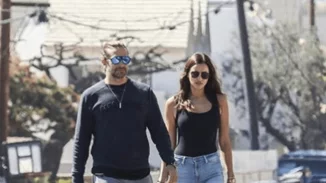 Irina Shayk - Bradley Cooper: Χαλαρή βόλτα για τους νέους γονείς