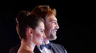 Βενετία 2017: Penelope Cruz και Javier Bardem λάμπουν στο κόκκινο χαλί
