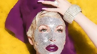 Diamonds are a girl's best friend και ορίστε η μάσκα προσώπου που το αποδεικνύει