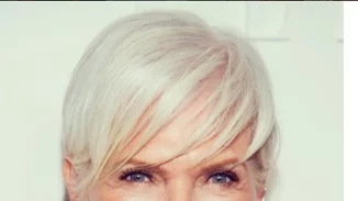 Maye Musk: Το 69χρονο μοντέλο έγινε το νέο πρόσωπο της CoverGirl!
