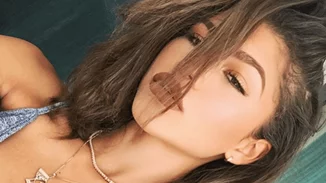 Αυτή είναι σίγουρα η πιο must απόχρωση κραγιόν τώρα και πώς θα την υιοθετήσεις