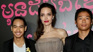 Angelina Jolie: Με παραμυθένιο outfit στη Νεοϋορκέζικη πρεμιέρα της ταινίας της