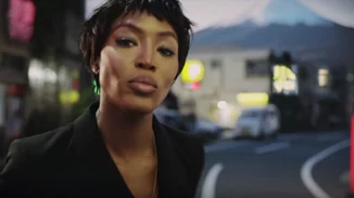 Naomi Campbell: Πρωταγωνιστεί στην ταινία για τη νέα φθινοπωρινή καμπάνια της Η&Μ