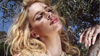 Νάντια Μπουλέ: Στο Σύγχρονο Θέατρο με total black outfit