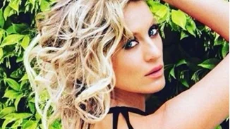 Ελεονώρα Μελέτη: Βόλτα στην Γλυφάδα μετά τις φήμες για εγκυμοσύνη