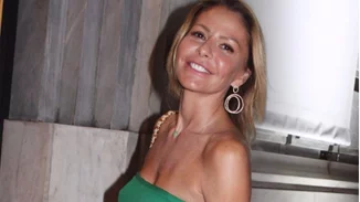 Τζένη Μπαλατσινού: Με πράσινο αέρινο φόρεμα σε κοσμική εκδήλωση