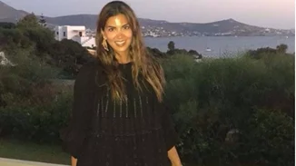 Σταματίνα Τσιμτσιλή: Ποζάρει με φόντο το ηλιοβασίλεμα