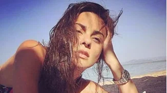 Αγγελική Δαλιάνη: Στην παραλία μαζί με τον Μάνο Παπαγιάννη και την κόρη τους