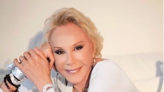 Ζωή Λάσκαρη: Φίλοι και συγγενείς στο Α' Νεκροταφείο για το μνημόσυνο