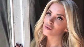 Κατερίνα Καινούργιου: Ποζάρει με μαύρο μαλλί και το αποτέλεσμα είναι εντυπωσιακό