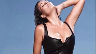 Μαρία Κορινθίου: Ποζάρει χωρίς μακιγιάζ και πιο εντυπωσιακή από ποτέ στο κρεβάτι της