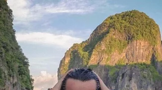 Γιώργος Μαυρίδης: Ποζάρει ολόγυμνος στο Instagram