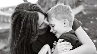 4 πράγματα που κάνω κάθε μέρα για να μεγαλώσω έναν φεμινιστή γιο