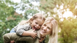 Οι «τότε γιατί έκανες παιδί;» αν τολμήσεις να πεις ότι βαριέσαι ή κουράστηκες