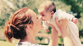 Οι 8 Βασικές Αρχές του Attachment Parenting