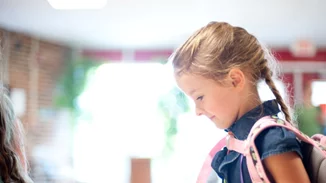 20 tips για γονείς που βοηθούν ο ένας τον άλλον στην μετάβαση του παιδιού τους στο σχολείο