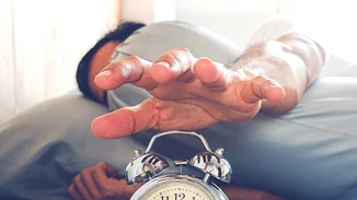 Να γιατί το snooze στο ξυπνητήρι κάνει κακό στην υγεία σου