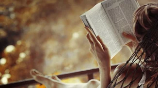 Σου βρήκαμε τα πέντε βιβλία που θα ονειρευτείς και θα ζήσεις μαζί τους