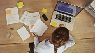 Γιατί το να βαριέσαι στη δουλειά δεν είναι και τόσο κακό τελικά