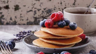 Vegan pancakes | Η πιο εύκολη συνταγή για το πρωινό σου είναι και η πιο υγιεινή