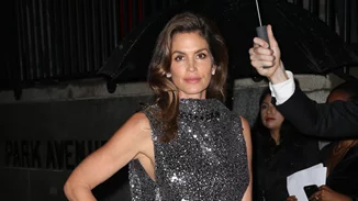 H Cindy Crawford μιλάει για την ηλικία της και τις γυμνές φωτογραφήσεις