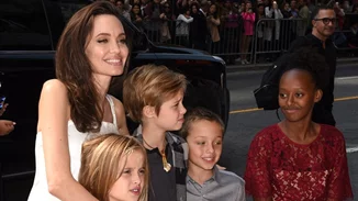 Angelina Jolie: Μαζί με τα παιδιά της στο Τορόντο