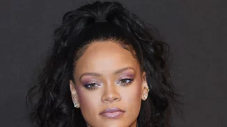 Rihanna: «Θα γίνω YouTuber»! Plus: Φοράει το νέο της κραγιόν και μας τρελαίνει!