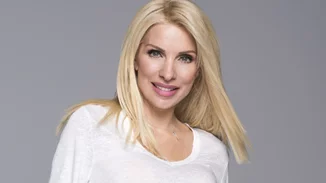 Mini φούστα και μετά τα 40: Η Ελένη Μενεγάκη σου δείχνει τον τρόπο να την φορέσεις!