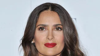 Δες βήμα - βήμα την Salma Hayek να γίνεται ξανθιά (μέσα σε μία ώρα)