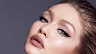 Gigi Hadid x Stuart Weitzman: H Gigi Hadid μόλις λάνσαρε τα δικά της mules!