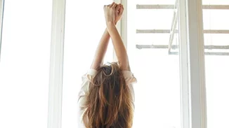 6 πράγματα που τα υγιή κορίτσια κάνουν πριν τις 7 π.μ.