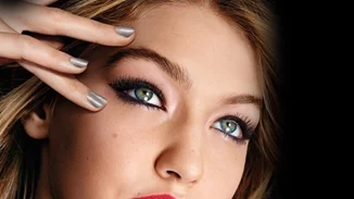 Η Gigi Hadid θα κυκλοφορήσει την δική της σειρά μακιγιάζ!