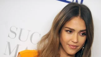 Jessica Alba: Κούρεψε τα μαλλιά της live στο Instagram!
