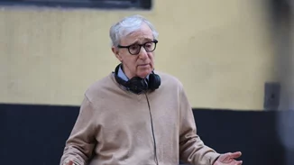 Ο θετός γιος του Woody Allen παίρνει το μέρος του πατέρα του