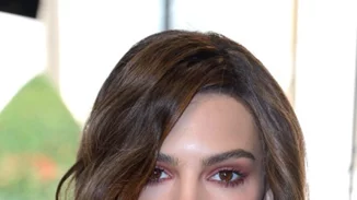 Η Emily Ratajkowski μας δείχνει τις φακίδες της δείχνοντας πιο όμορφη από ποτέ!