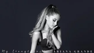 Aυτό το εξώφυλλο της Ariana Grande έχει «γεννήσει» πολλές απορίες!