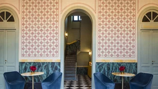 Ένας σιδηροδρομικός σταθμός στην Ιταλία που θα ζήλευε και ο Wes Anderson!