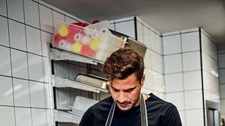 Άκης Πετρετζίκης: Κυκλοφορεί το νέο τεύχος του περιοδικού του!