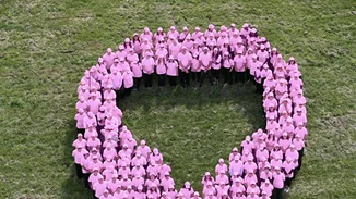 Στις 17 Οκτωβρίου 2017, τo Παναθηναϊκό Στάδιο φωταγωγείται σε ροζ χρώμα! Θα είμαστε όλοι εκεί..